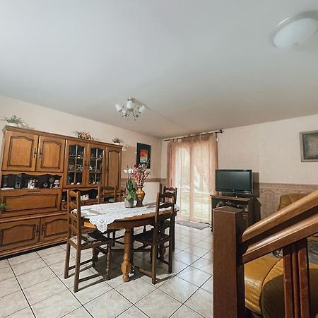 La Perle Rose Only Women Femmes Uniquement Apartment Venissieux Exterior photo