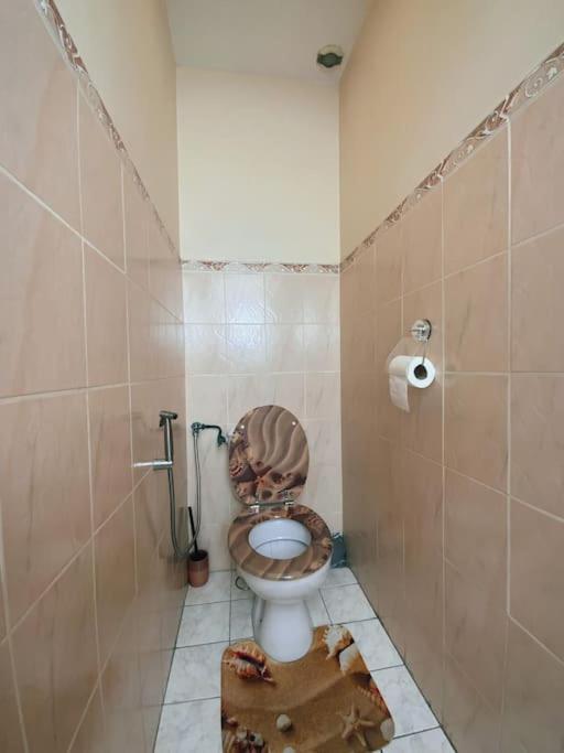 La Perle Rose Only Women Femmes Uniquement Apartment Venissieux Exterior photo