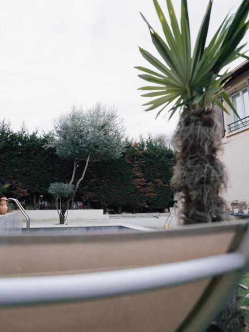 La Perle Rose Only Women Femmes Uniquement Apartment Venissieux Exterior photo