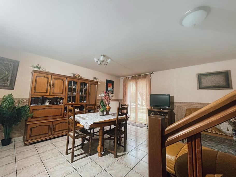 La Perle Rose Only Women Femmes Uniquement Apartment Venissieux Exterior photo