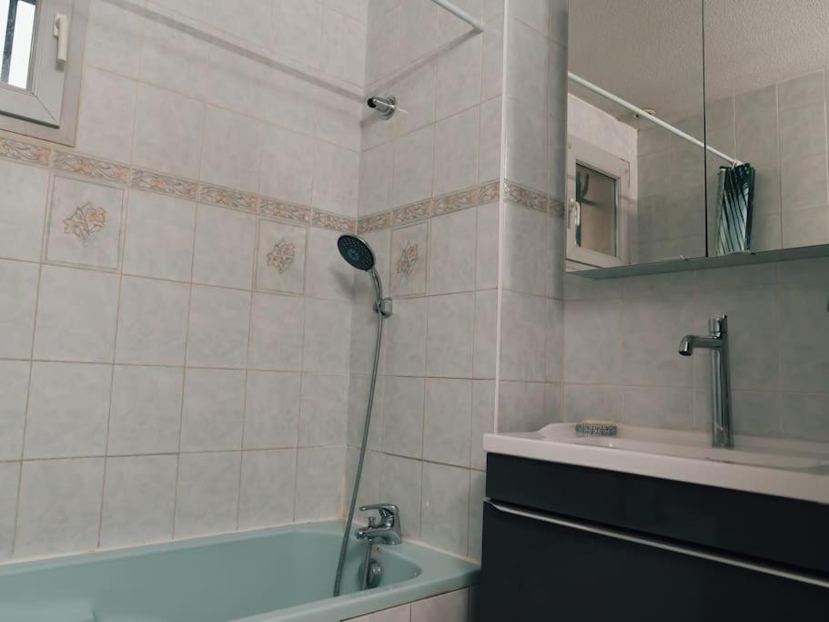 La Perle Rose Only Women Femmes Uniquement Apartment Venissieux Exterior photo